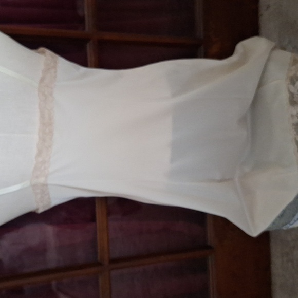Vintage Vanity Fair Elegant Cream Lace Trim Slip - Picture 3 of 7